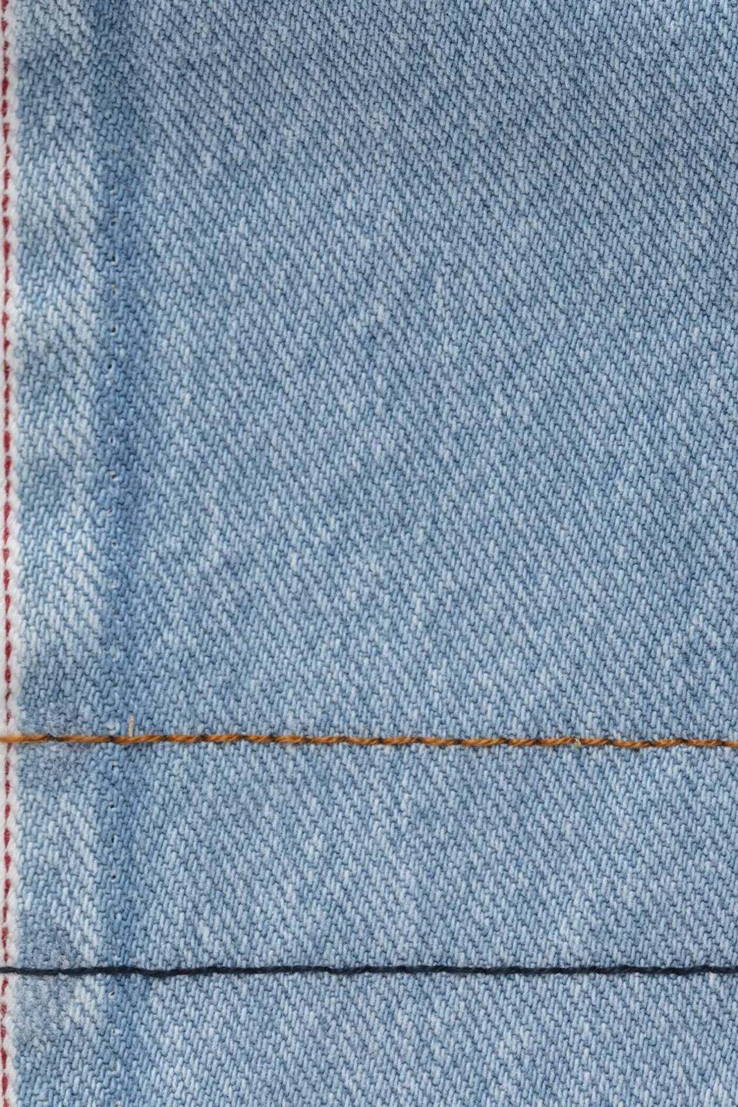 Svijetloplave bootcut traperice sa širim nogavicama od selvedge teksasa