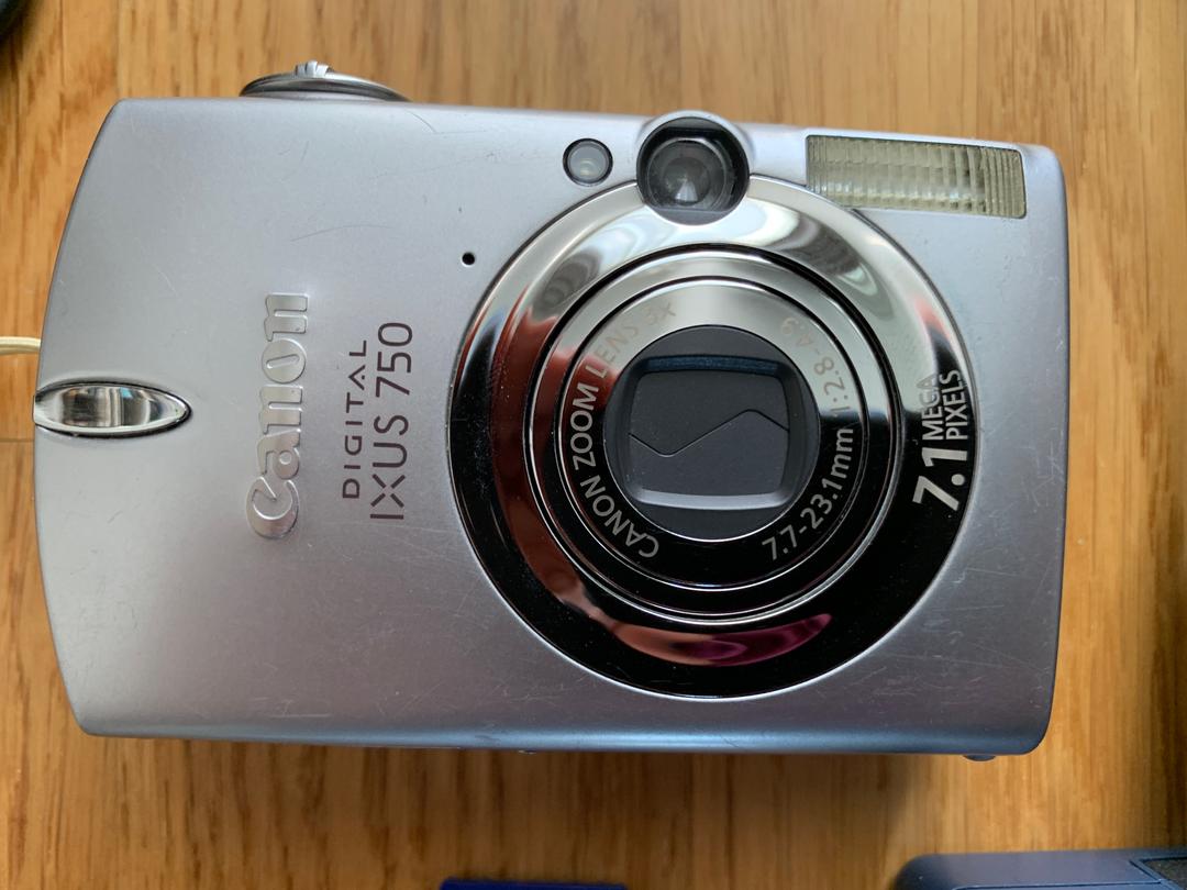 Digitalna kamera Canon IXUS 750