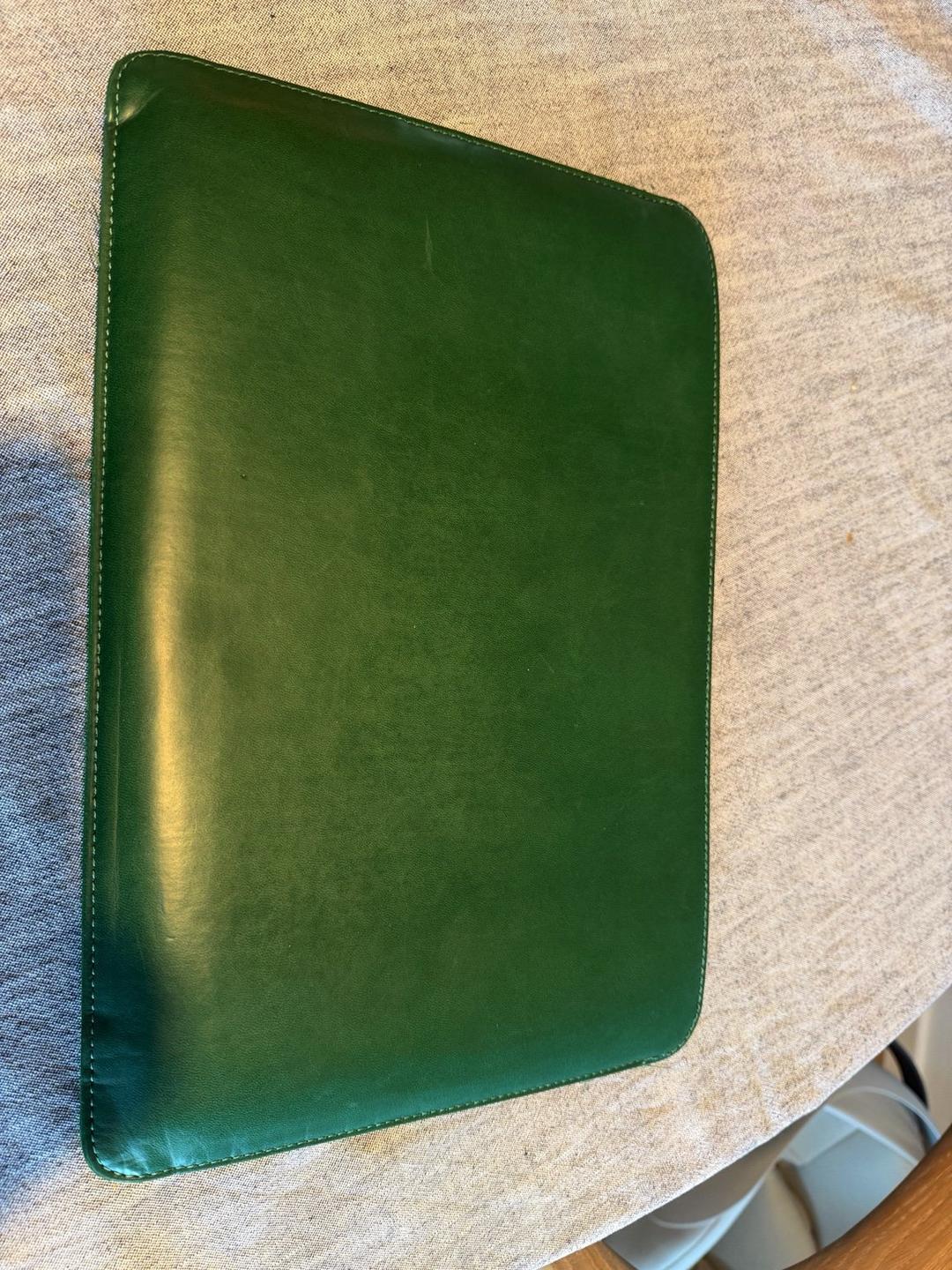 Saudi National Day 1932 – Zelena futrola za laptop 🇸🇦