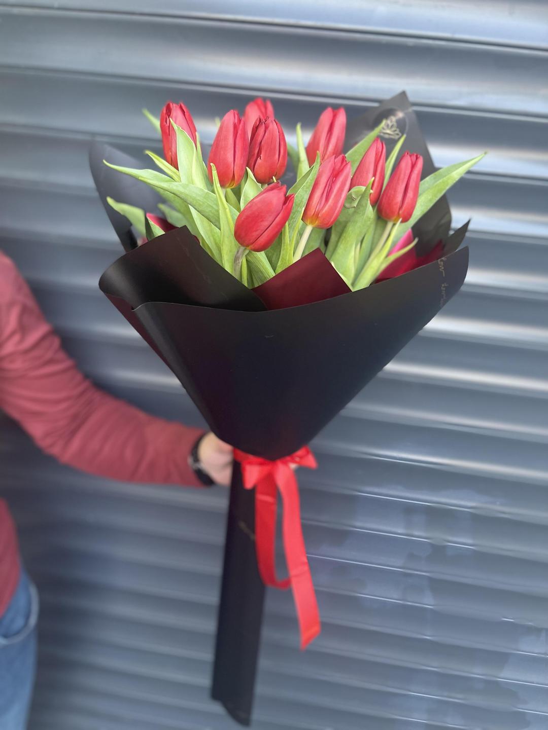 Buket sa TULIPANIMA